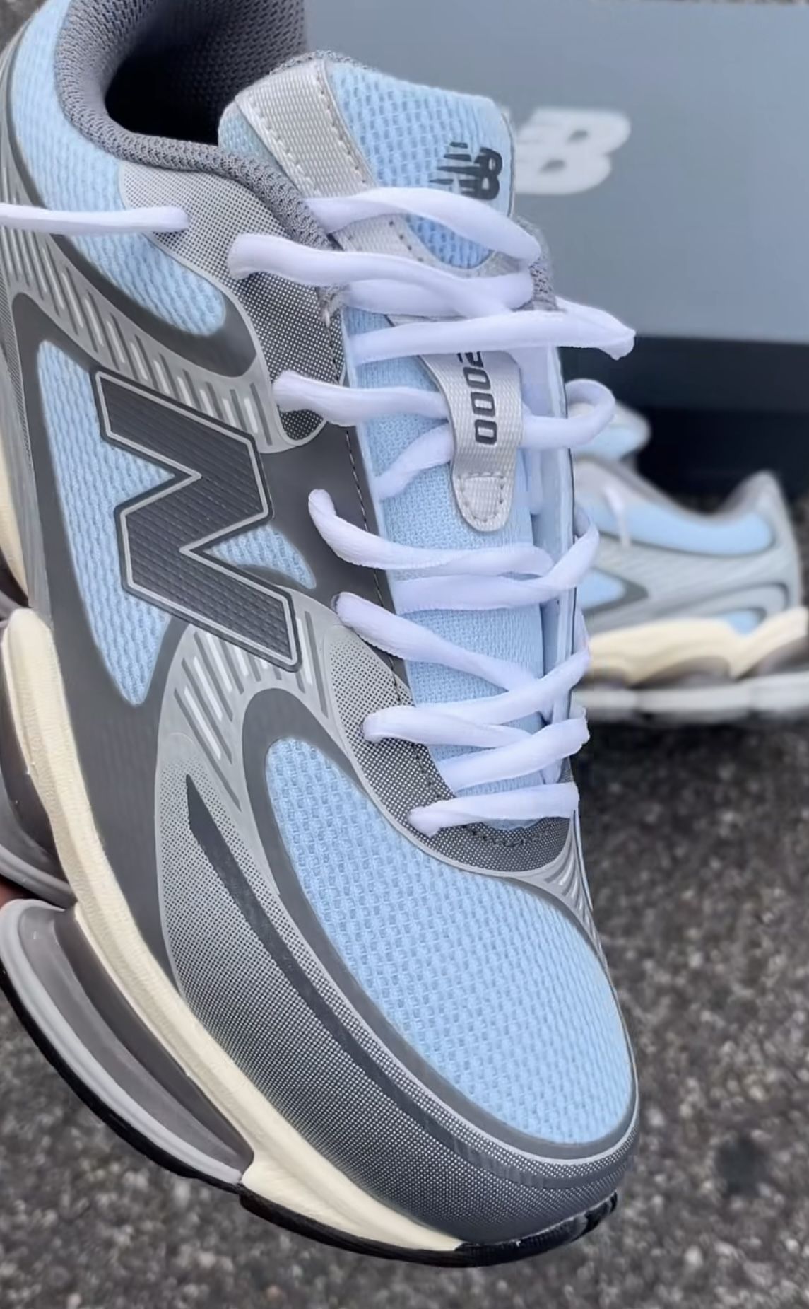 New Balance 2000