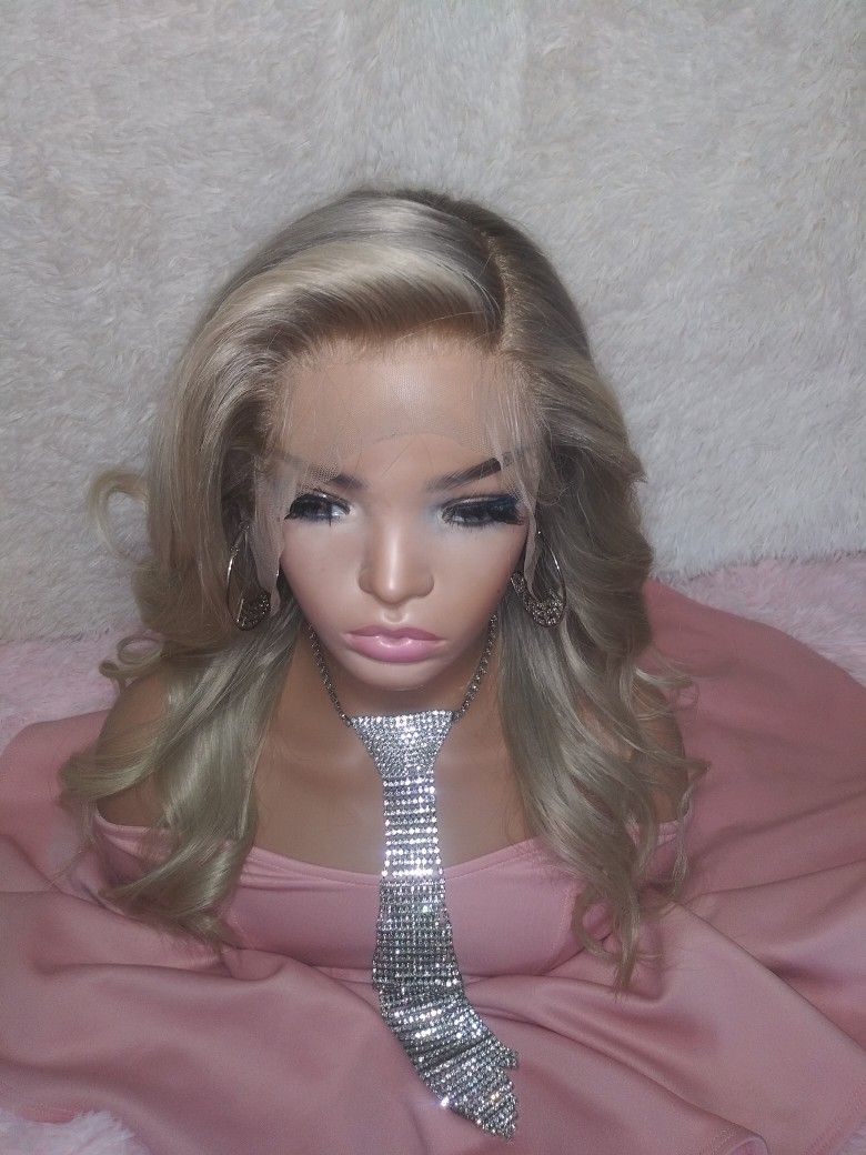 20 Inch 3d Sandy Blonde/Brown Ombre Lace Front Wig Make Offer!!