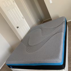 QUEEN MEMORY FOAM MATTRESS AND FREE BOX SPRING