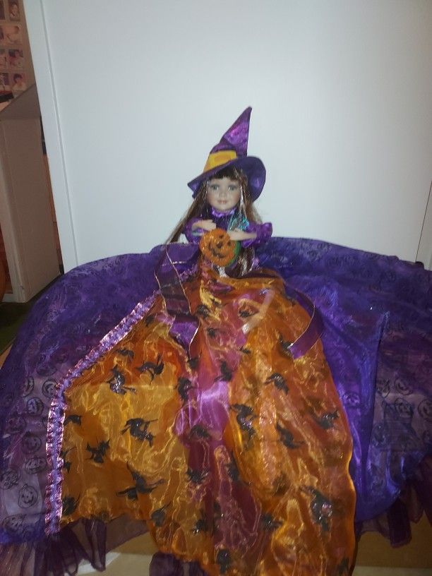 BEAUTIFUL FIBER OPTIC COLLECTABLE HALLOWEEN DOLL 🎃 