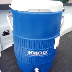 5 - GAL ,IGLOO WATER JUG 