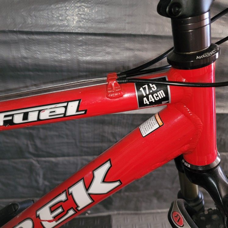 Trek Fuel SLR Full Suspension 17.5 Inch Mountain Bike 26 in Wheels