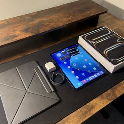 iPad Pro 13" (M5) Wifi + Cellular With Accessories