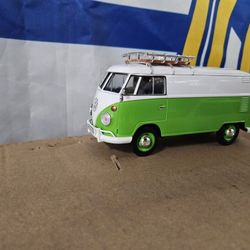 1:24 Diecast Volkswagen Bus