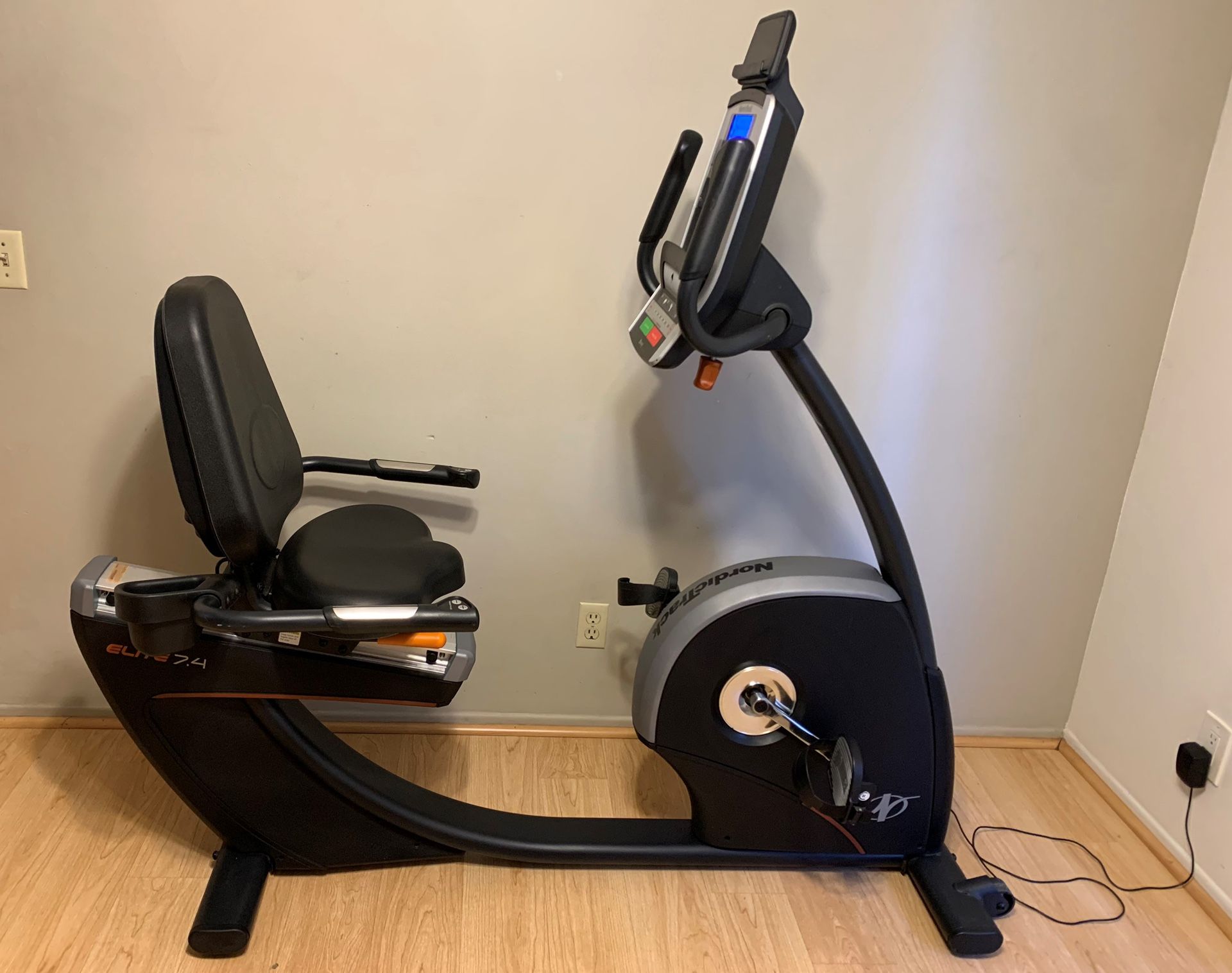 NordicTrack Elite 7.4 Recumbent Bike Sit-Down Exercise Cycling Workout Bicycle Fitness Indoor Train