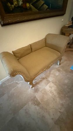 Elegant Upholstered Chaise Bench with Carved Wood Frame – Traditional Accent Bench