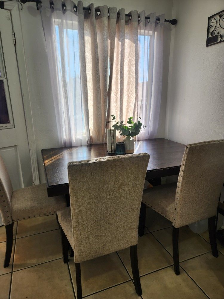 Dinner Table Sits 6 With Stool