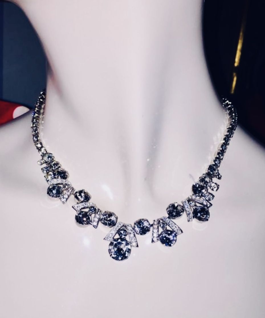 ORIGINAL ALBERT WEISS RHINESTONE NECKLACE SET with MATCHING CLIP ON RHINESTONE EARRINGS with BOX - BRILLIANT STONES - NOT LOWERING OFFER AS IS