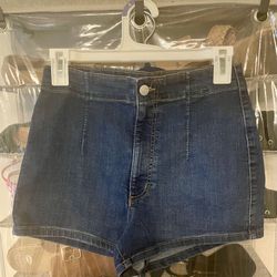 XS / S ~ Juniors / Women’s Lot Of Shorts, Skirts & More! 