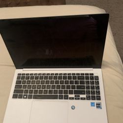 Samsung Galaxy Book2 Pro – Like New, 16GB RAM, 512GB SSD, Intel Core i7