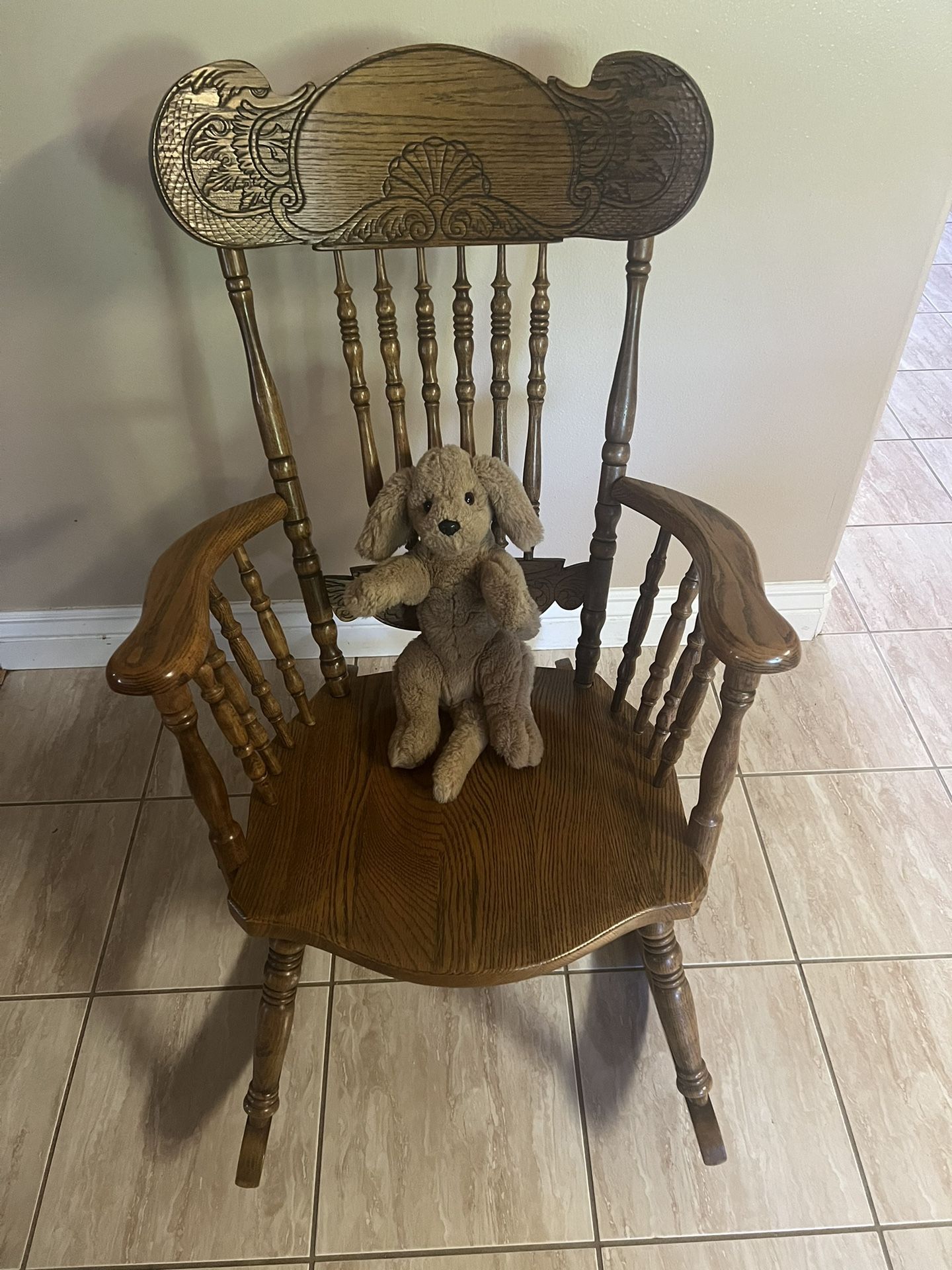 Antique Gorgeous Solid Oak Rocking Chair.