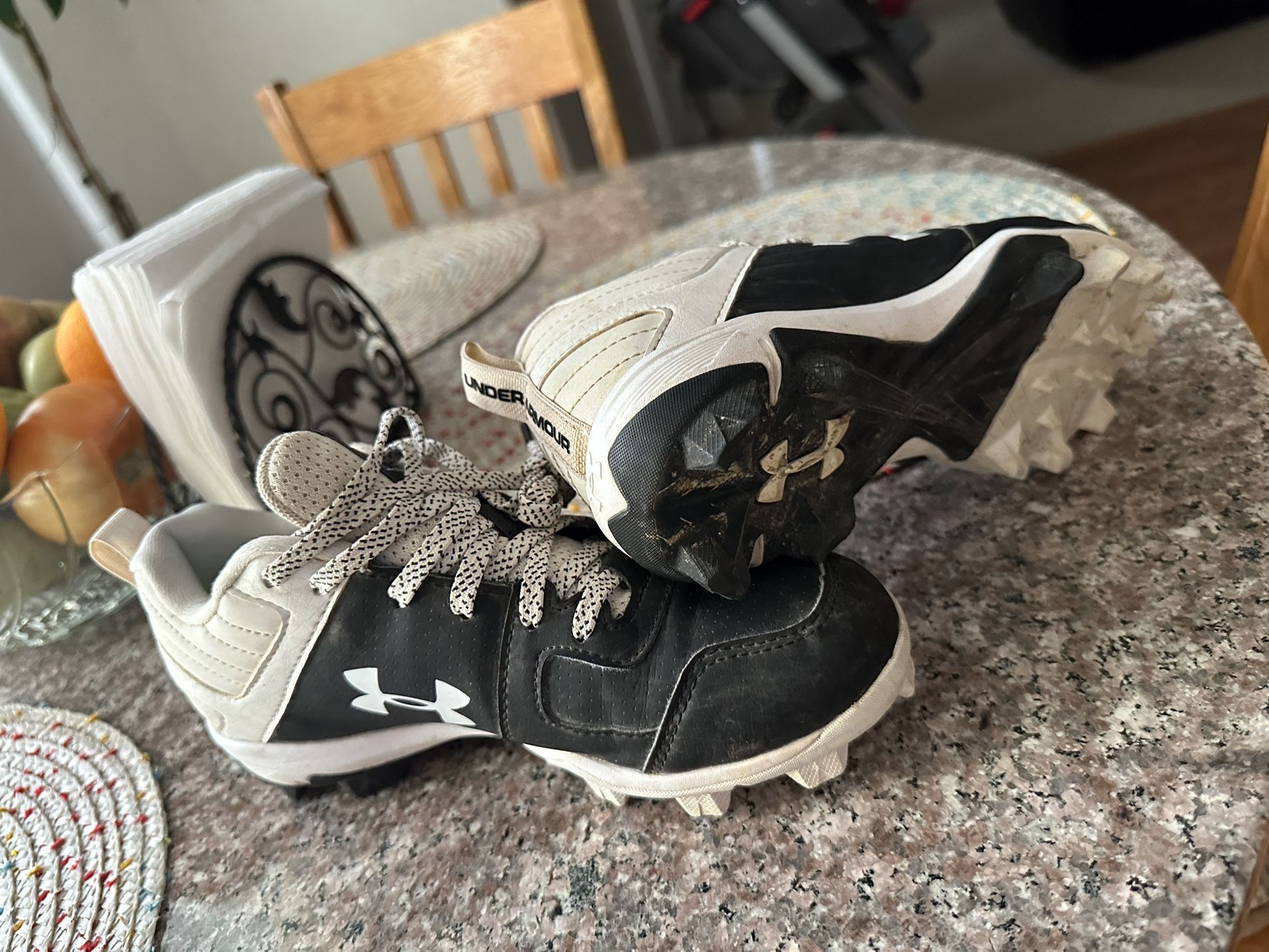 Under Armour Youth Baseball Cleats