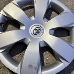 Toyota Camry Hubcap 