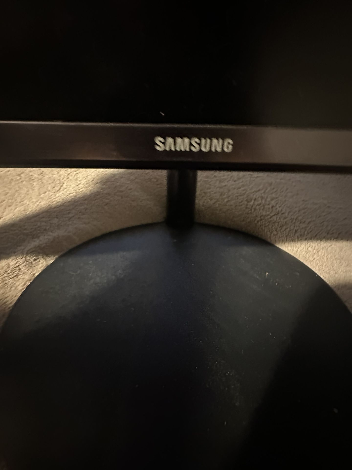 Samsung 32 “Curved gaming monitor 120HZ