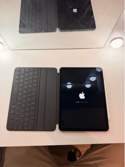 Apple iPad 10th Gen 64GB Bundle | Apple Pencil + Magic Keyboard Folio