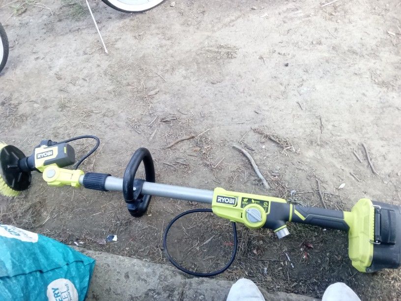RYOBI Long Bar Scrubber With Battery 