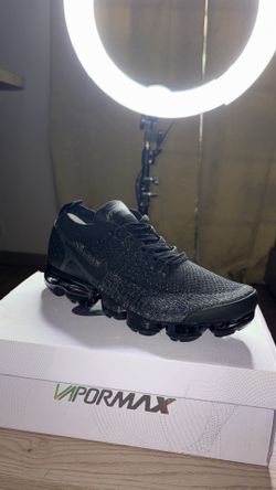 airmax flyknit size 9.5 available