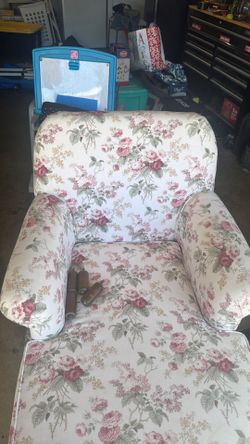 Adorable floral chase lounge