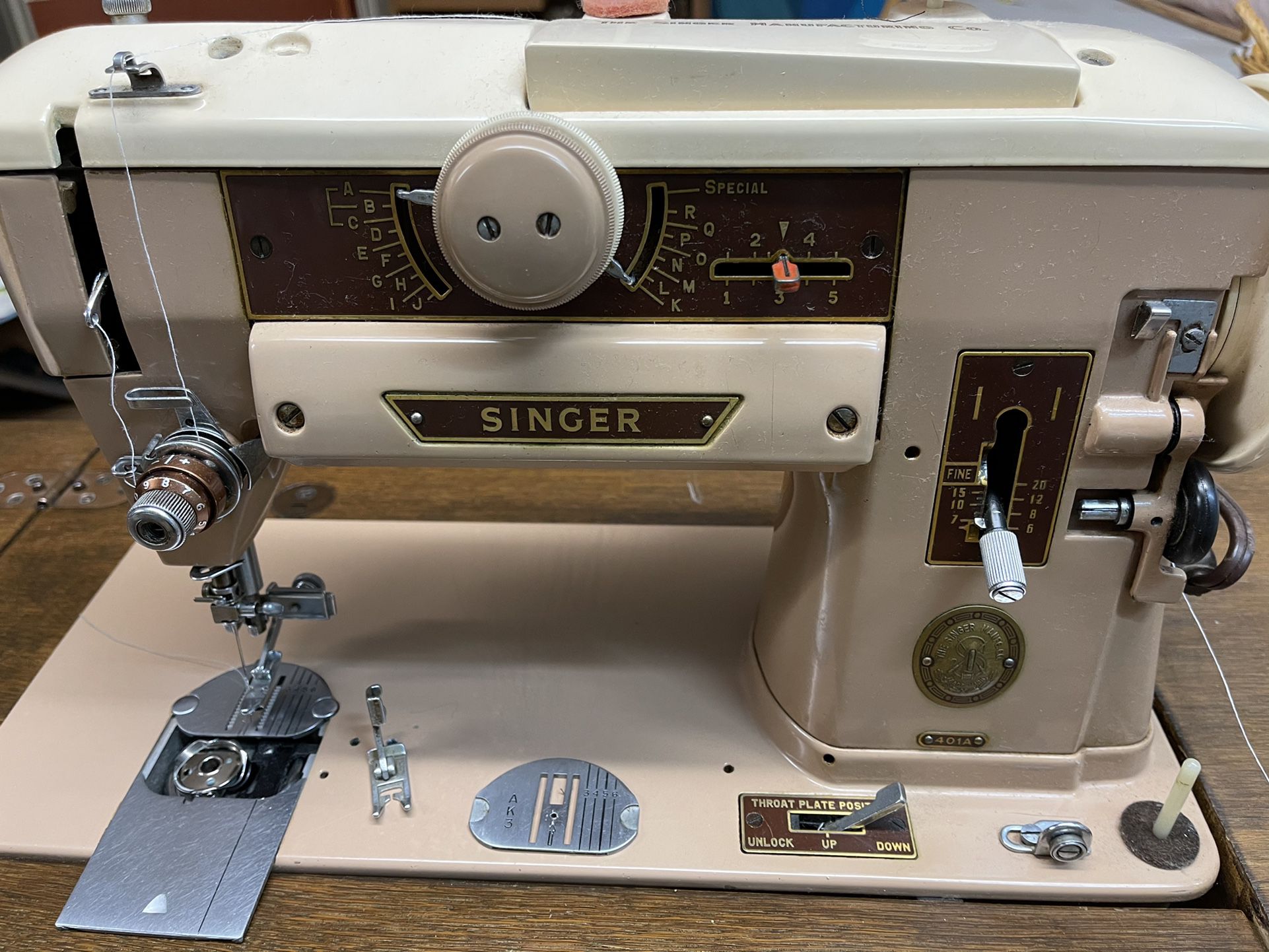 401A Singer Sewing Machine