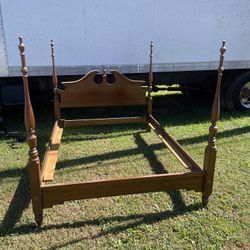 4 Poster Queen Size Bed Frame