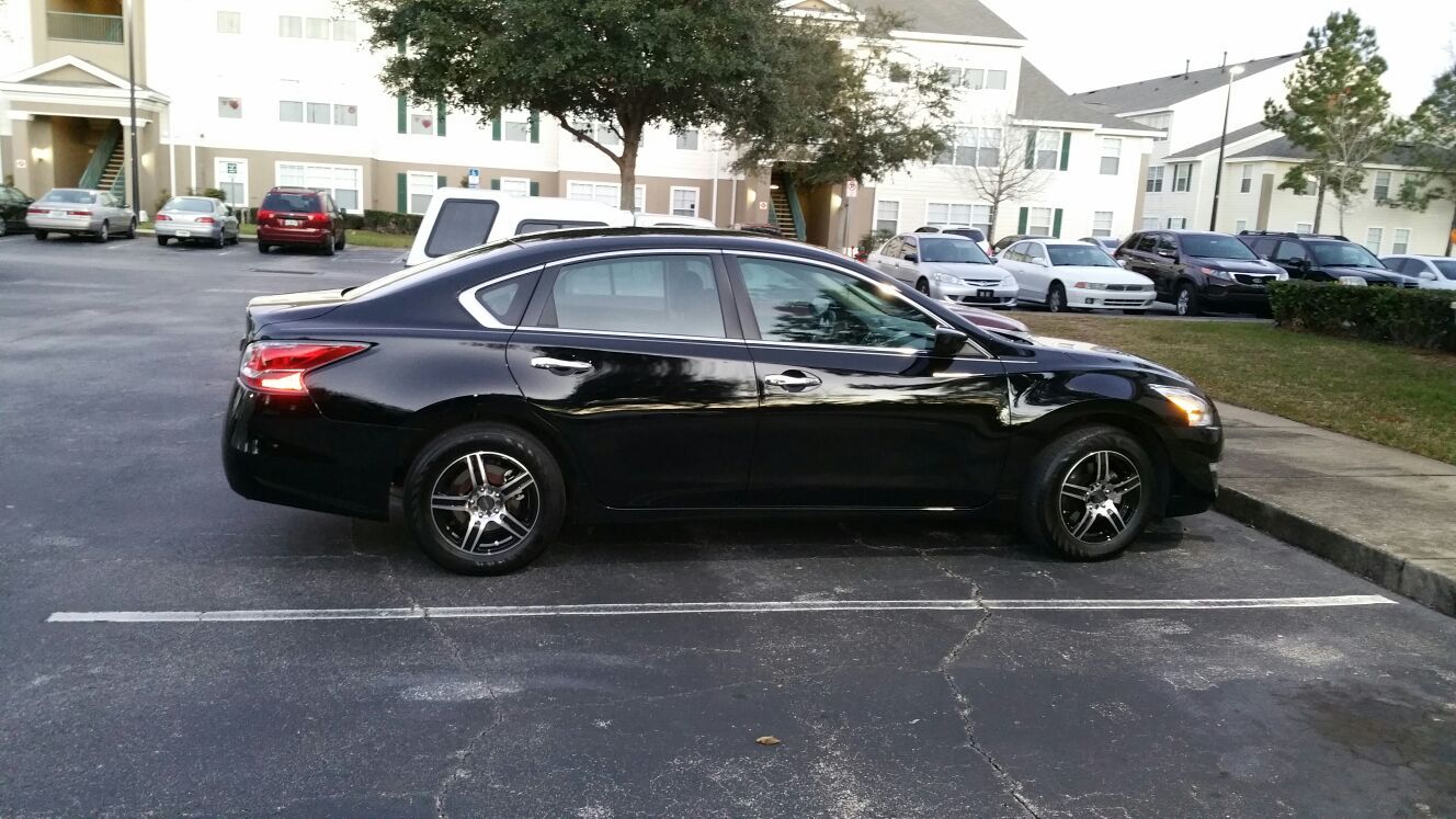 Rims no tires 17in from this 2014 altima.