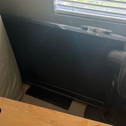 Flatscreen TV with remote free
