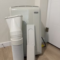 DeLonghi Portable AC – 11,500 BTU (6,700 DOE) – Model PAC N270GN 