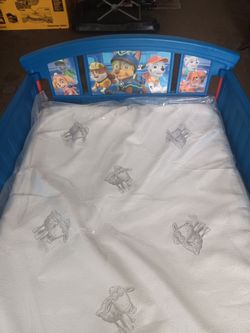 DELTA Toddler bed with mattress used 1 time