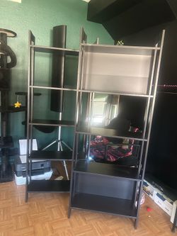 2 Shelves $30