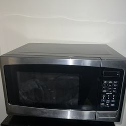 Insignia™ - 0.9 Cu. Ft. Compact Microwave - Stainless Steel