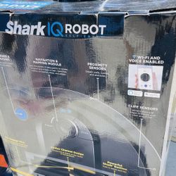 Vacuum. Shark IQ Vacuum 