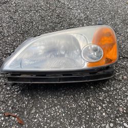 Honda driver’s side headlight