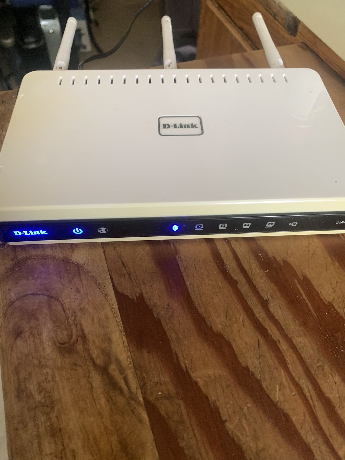 DLink Router Model DIR 655 With 12V Cord