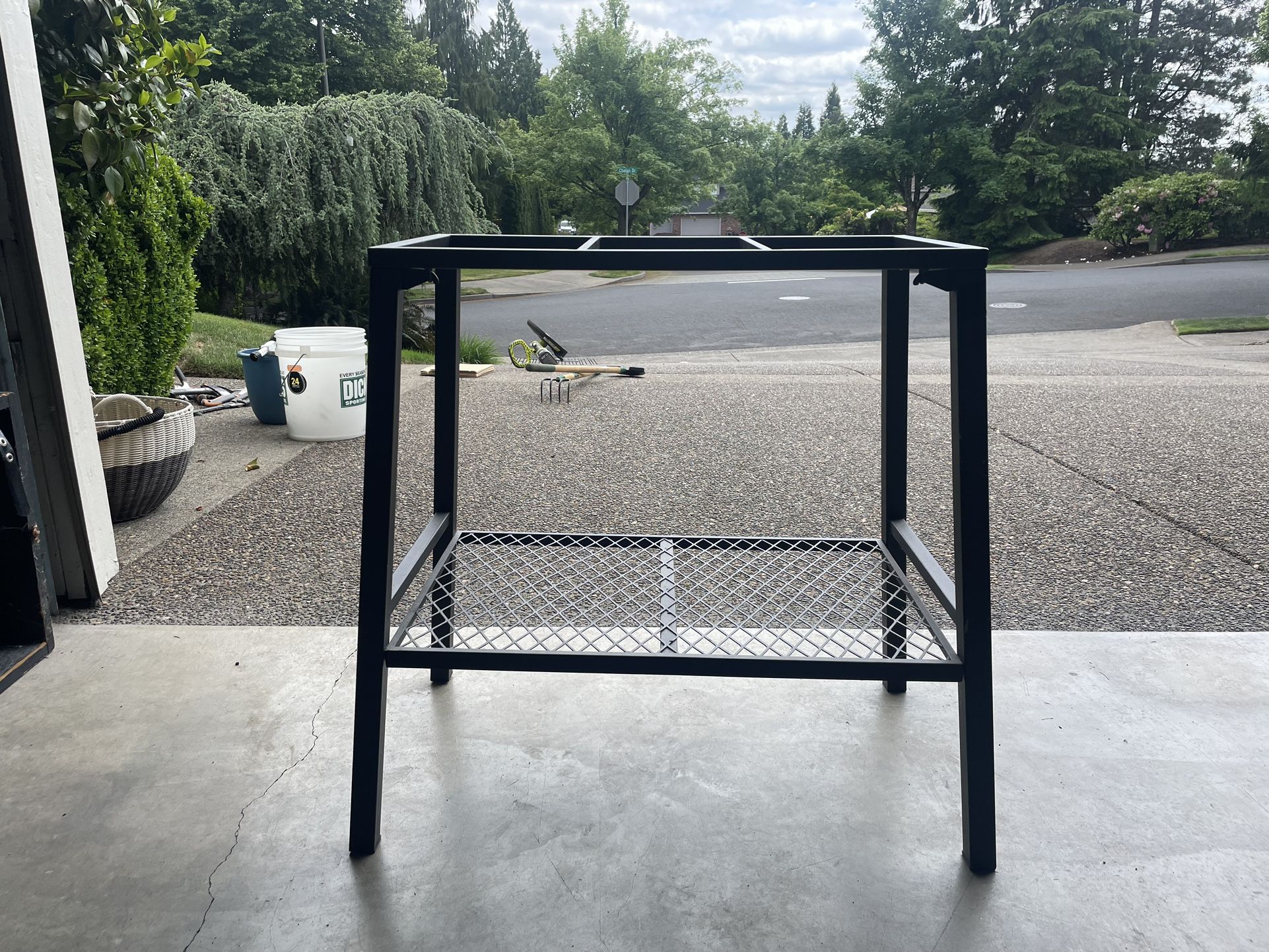 Fish tank stand