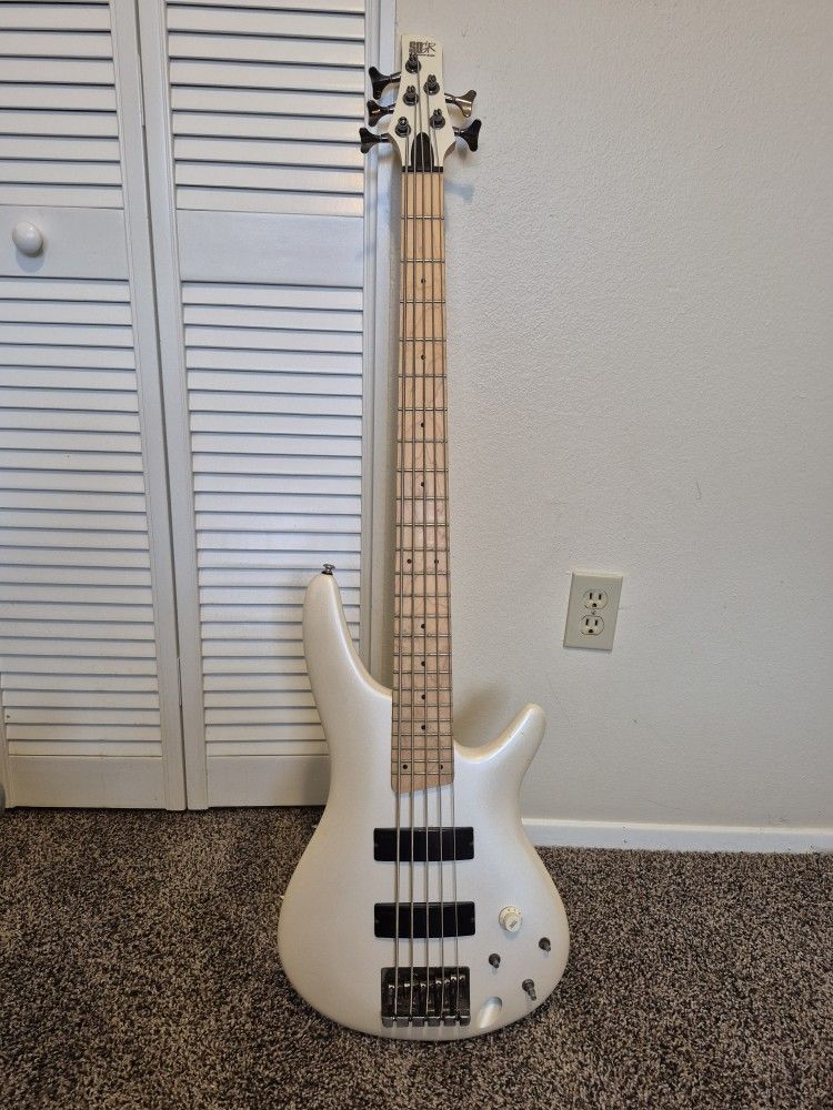 Ibanez 5 String Bass SR305