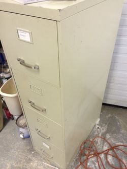 Metal 4 draw file cabinet