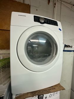 🔥 Samsung Front Loading Dryer in Excellent Conditions 🔥  Samsung front-loading dryer working at 100%.  Very clean inside and out, ready to work with