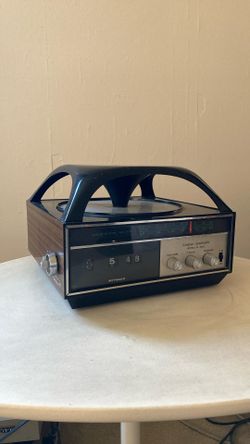 Vintage AM/FM Radio Flip Clock