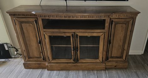 TV Stand/Entertainment