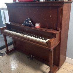 PIANO UPRIGHT 