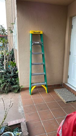 Werner 5900 6-ft ( 10-ft Reach Height ) Fiberglass Type 2 - 225 lbs. Load Capacity Step ladder 🪜 $99 OBO