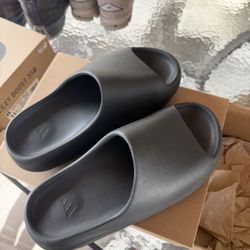 Yeezy Slides Black