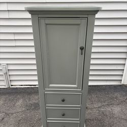 Dresser/ Jewelry Closet 