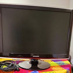 Samsung Touch of Color T240 24" Widescreen LCD Computer Monitor 