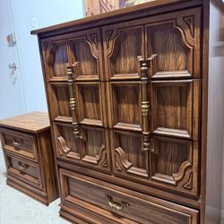 Juego de cómoda y mesita de noche vintage de madera oscura