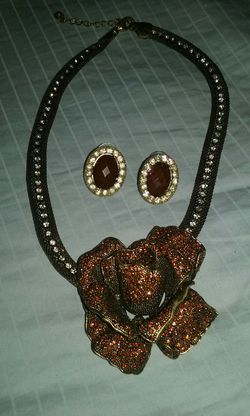 Brown and diamond Rose necklace with earrings