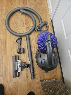 New Cond DYSON ANIMAL BIG BALL VACUUM  , WORKS EXCELLENT. , AMAZING POWER SUCES  , IN THE BOX 