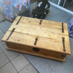 Coffee Table/ Storage Chest