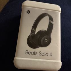 Beats Solo 4 New In Box
