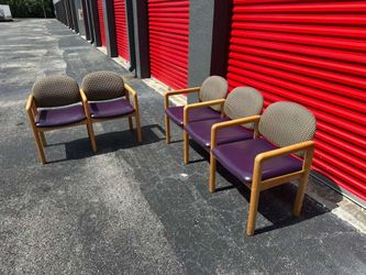 WAITING RECEPTION CHAIRS/ OFFICE CHAIRS SET/ IN GREAT CONDITION/ DELIVERY NEGOTIABLE